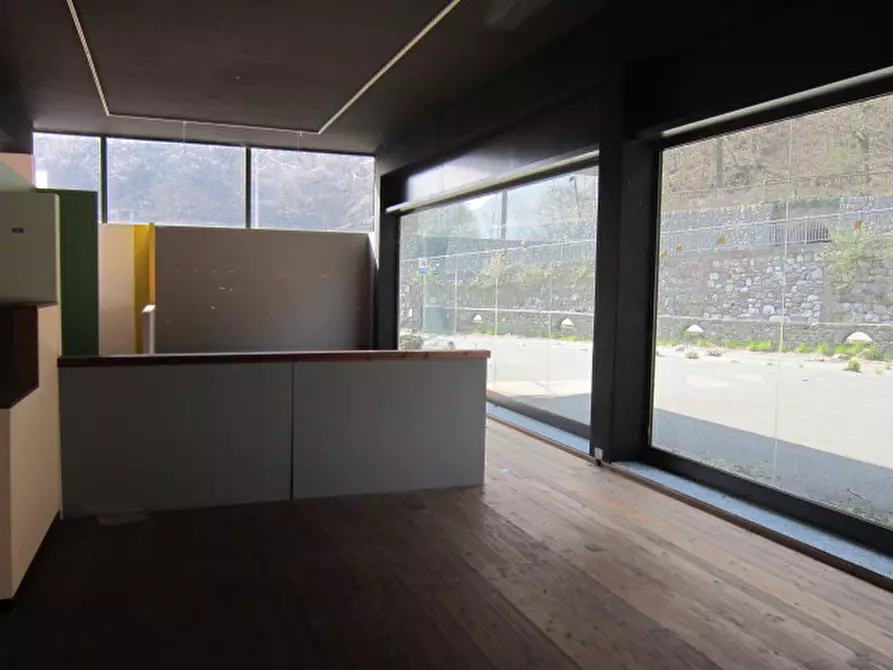 Immagine 15 di Capannone industriale in vendita  in Via Poeti Gozzi a Lenna