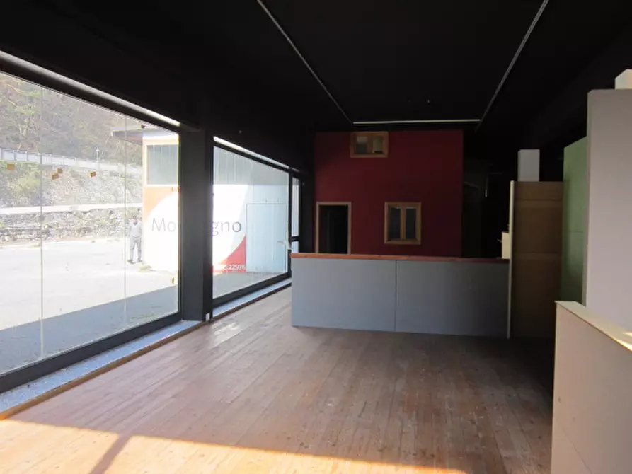 Immagine 16 di Capannone industriale in vendita  in Via Poeti Gozzi a Lenna