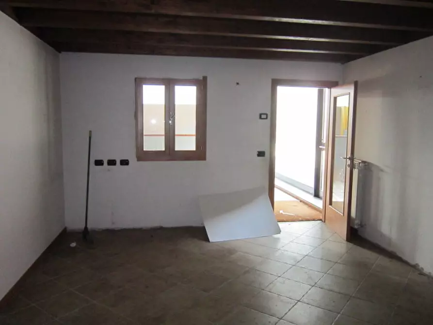 Immagine 17 di Capannone industriale in vendita  in Via Poeti Gozzi a Lenna