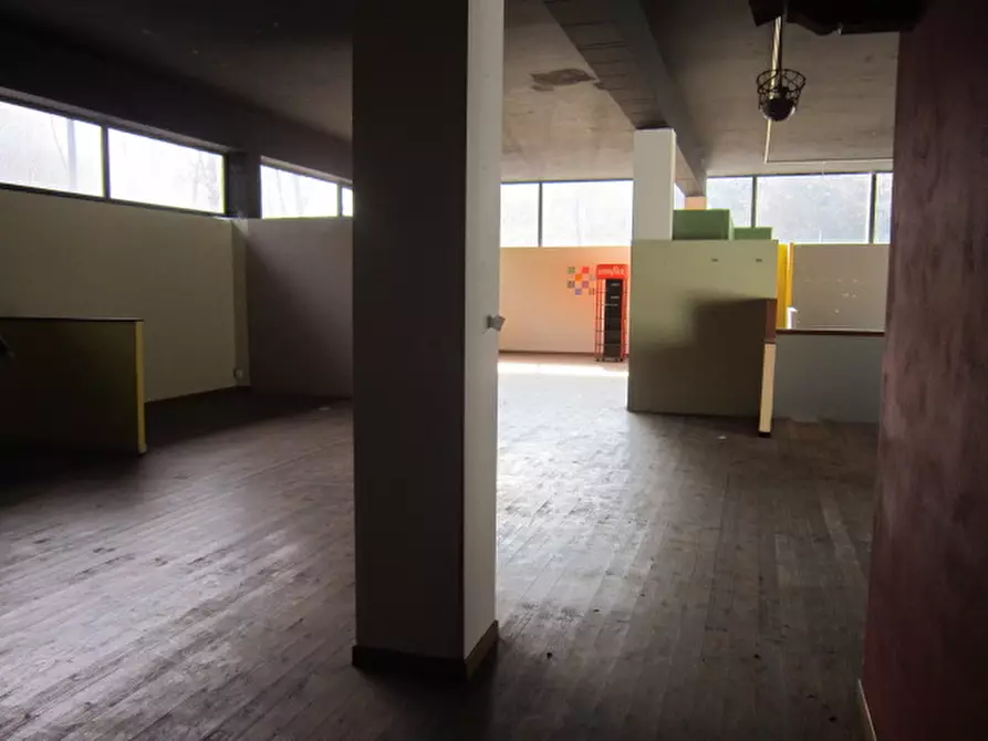 Immagine 18 di Capannone industriale in vendita  in Via Poeti Gozzi a Lenna