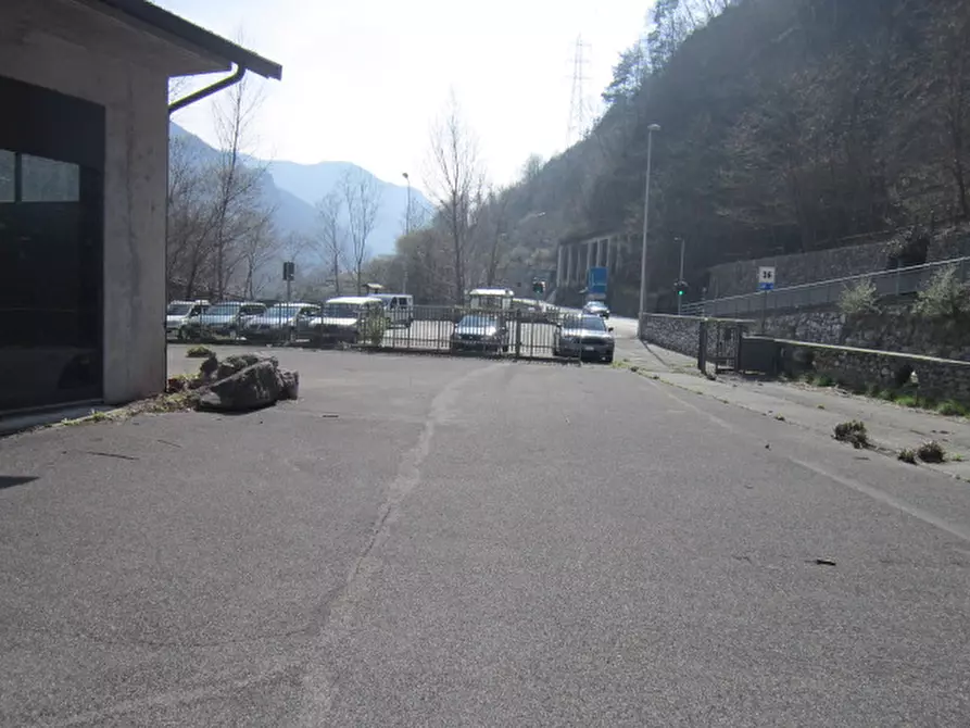 Immagine 21 di Capannone industriale in vendita  in Via Poeti Gozzi a Lenna