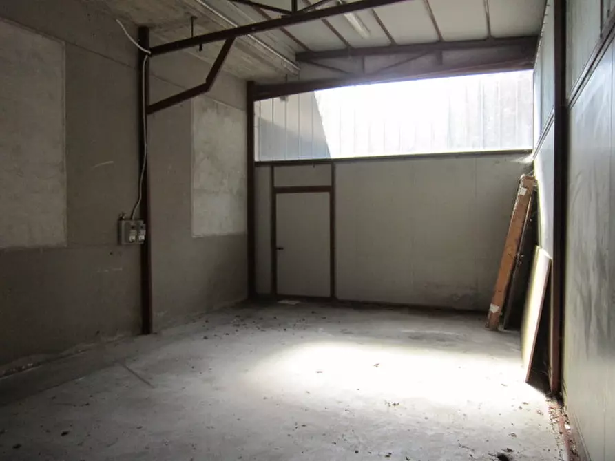 Immagine 23 di Capannone industriale in vendita  in Via Poeti Gozzi a Lenna