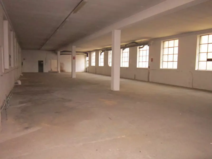 Immagine 25 di Capannone industriale in vendita  in Via Poeti Gozzi a Lenna