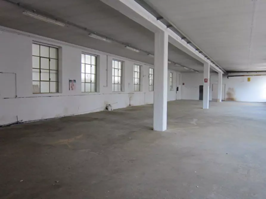 Immagine 26 di Capannone industriale in vendita  in Via Poeti Gozzi a Lenna