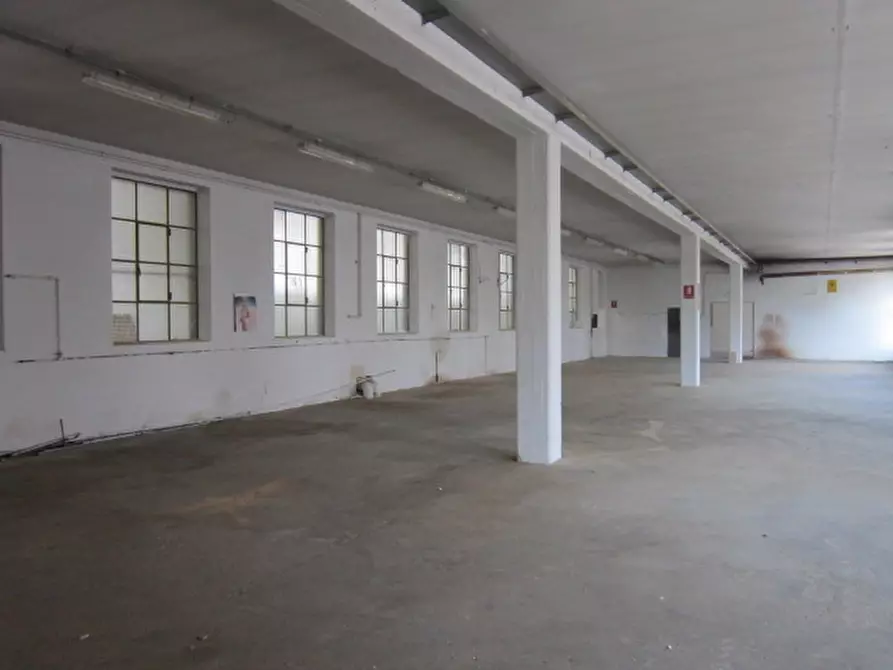 Immagine 27 di Capannone industriale in vendita  in Via Poeti Gozzi a Lenna