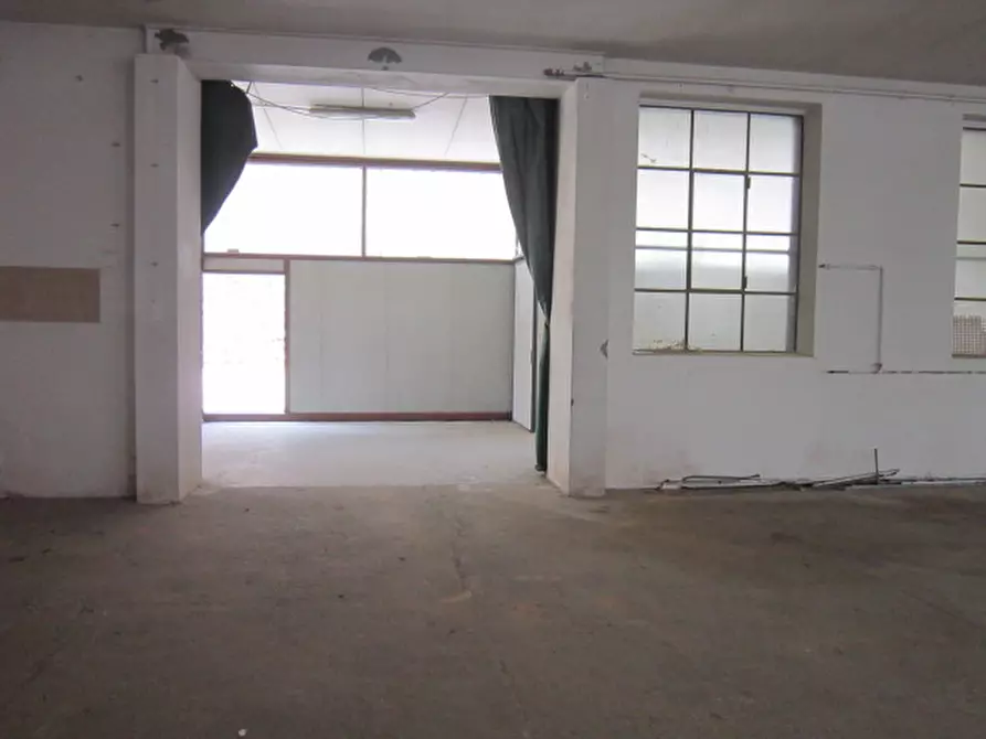 Immagine 28 di Capannone industriale in vendita  in Via Poeti Gozzi a Lenna