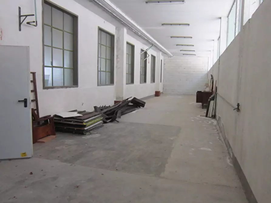 Immagine 29 di Capannone industriale in vendita  in Via Poeti Gozzi a Lenna