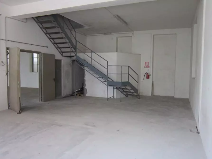 Immagine 31 di Capannone industriale in vendita  in Via Poeti Gozzi a Lenna