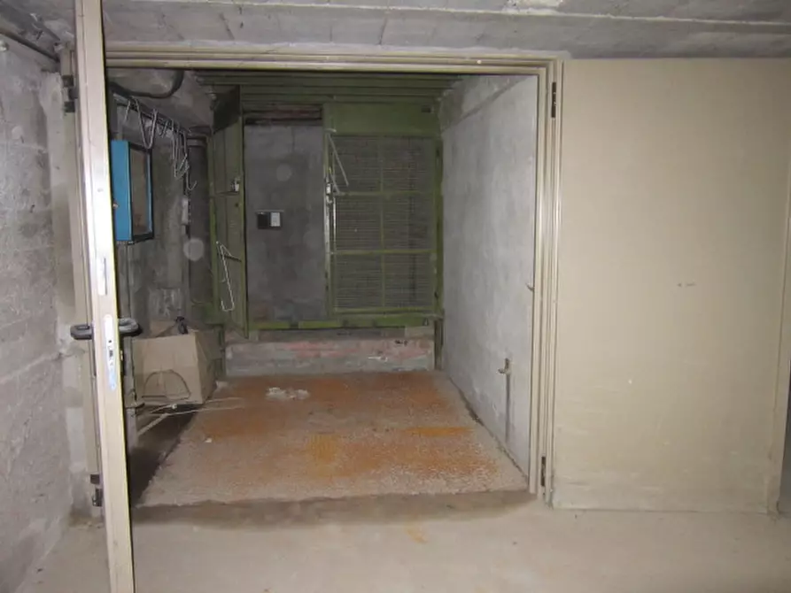 Immagine 35 di Capannone industriale in vendita  in Via Poeti Gozzi a Lenna