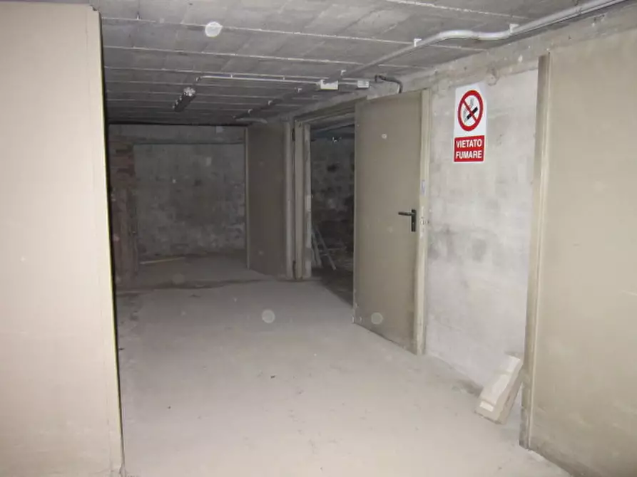 Immagine 36 di Capannone industriale in vendita  in Via Poeti Gozzi a Lenna