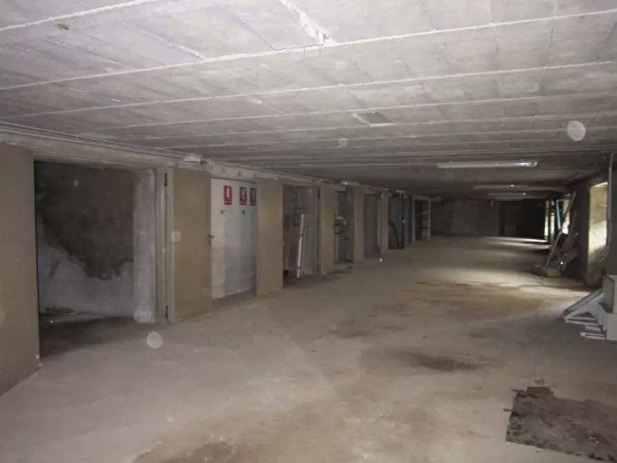 Immagine 37 di Capannone industriale in vendita  in Via Poeti Gozzi a Lenna