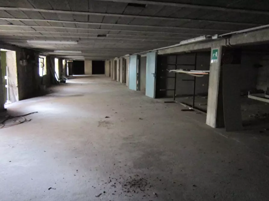 Immagine 38 di Capannone industriale in vendita  in Via Poeti Gozzi a Lenna