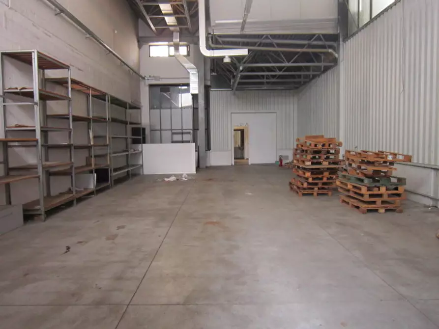 Immagine 11 di Magazzino in vendita  in Via Carlo Serassi 5 a Bergamo