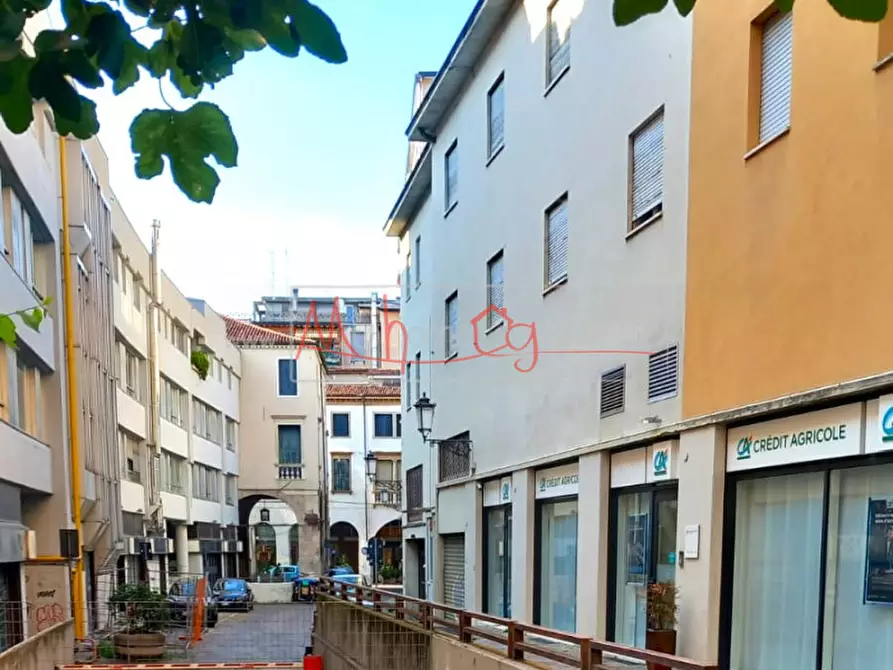 Immagine 1 di Appartamento in vendita  in via san pietro a Padova