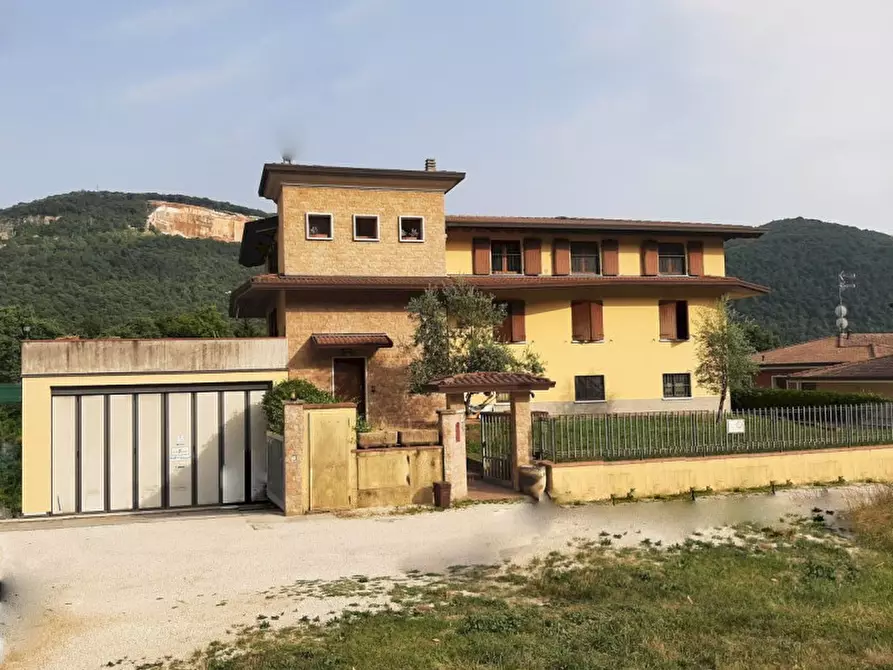 Immagine 1 di Casa indipendente in vendita  in via sampì a Botticino