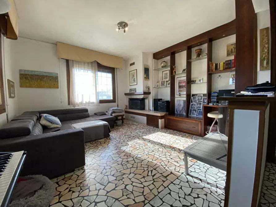 Immagine 1 di Casa indipendente in vendita  in VIA DELLE FORNACI a San Martino Di Lupari