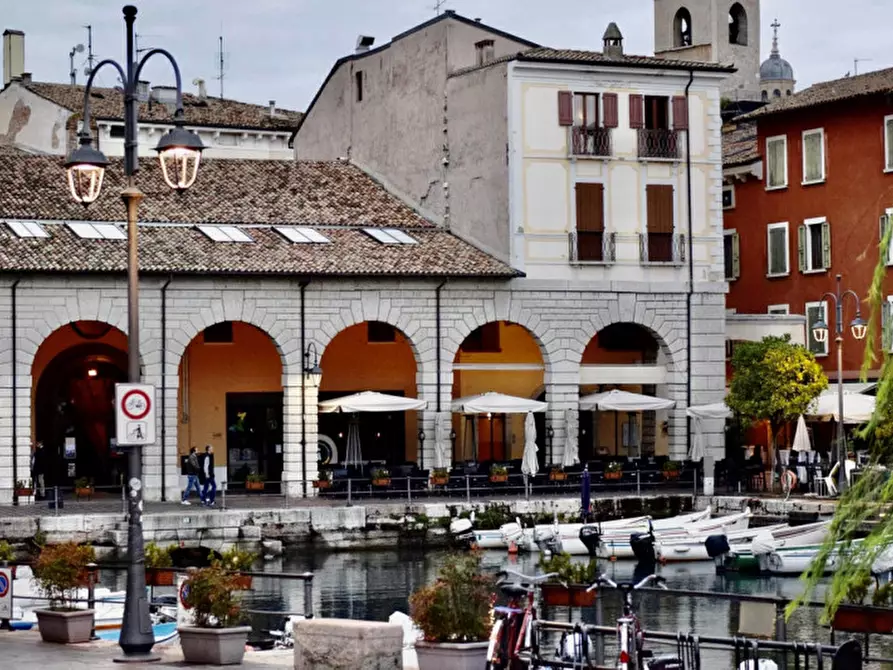 Immagine 10 di Villa in vendita  in Via Milano a Desenzano Del Garda