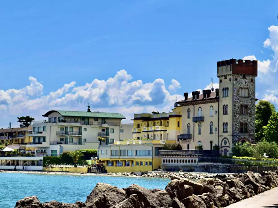 Immagine 14 di Villa in vendita  in Via Milano a Desenzano Del Garda