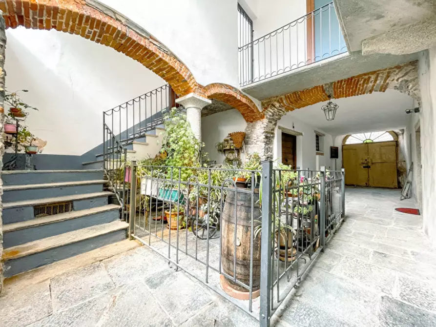 Immagine 10 di Appartamento in vendita  in via Roma a Pella