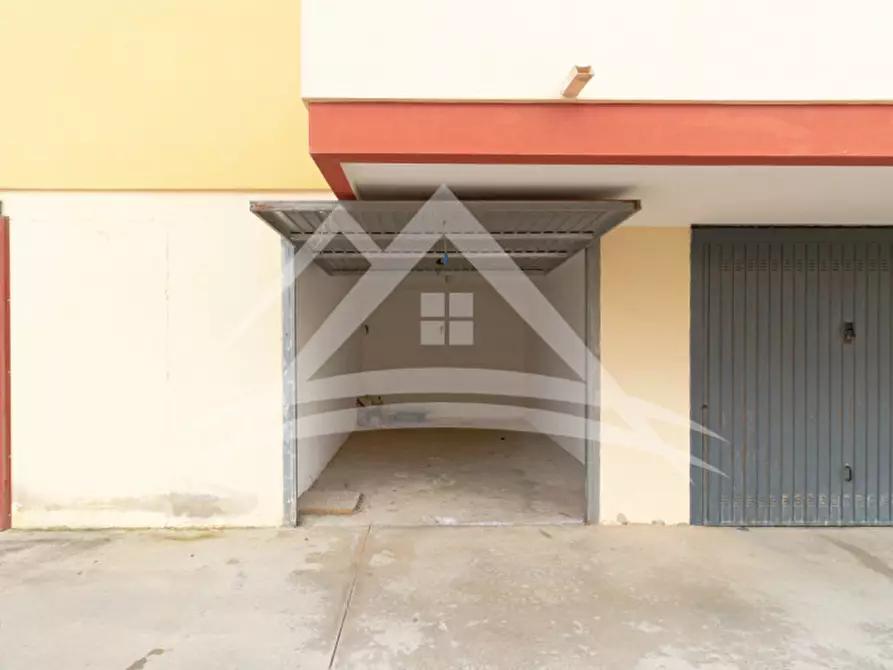 Immagine 1 di Garage in vendita  in Via Bramante, 5 a Porto Torres