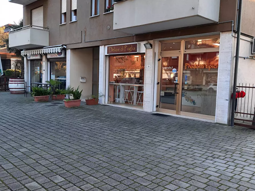 Immagine 1 di Negozio in affitto  in Via Scapacchiò  n. 44 a Selvazzano Dentro