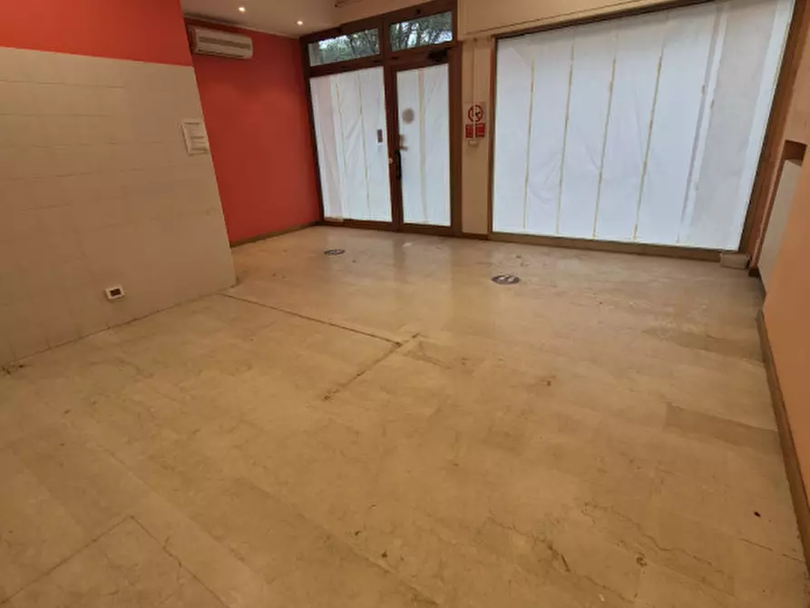 Immagine 6 di Negozio in affitto  in Via Scapacchiò  n. 44 a Selvazzano Dentro