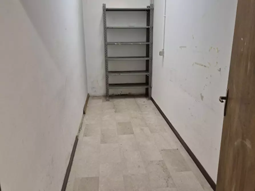 Immagine 8 di Negozio in affitto  in Via Scapacchiò  n. 44 a Selvazzano Dentro