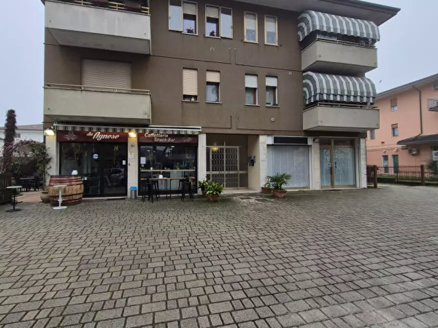 Immagine 9 di Negozio in affitto  in Via Scapacchiò  n. 44 a Selvazzano Dentro