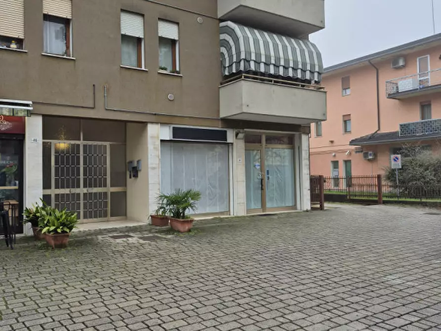 Immagine 11 di Negozio in affitto  in Via Scapacchiò  n. 44 a Selvazzano Dentro