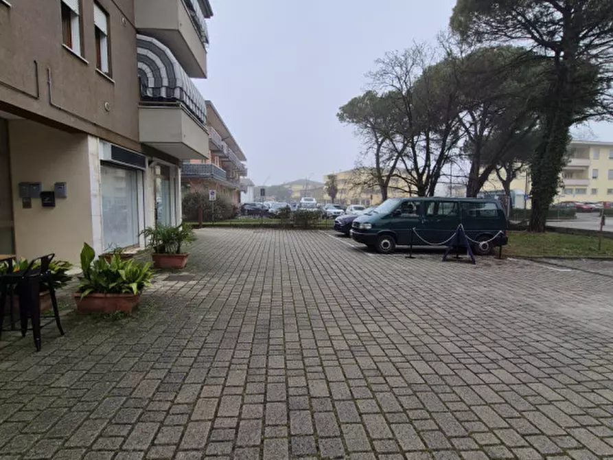 Immagine 13 di Negozio in affitto  in Via Scapacchiò  n. 44 a Selvazzano Dentro