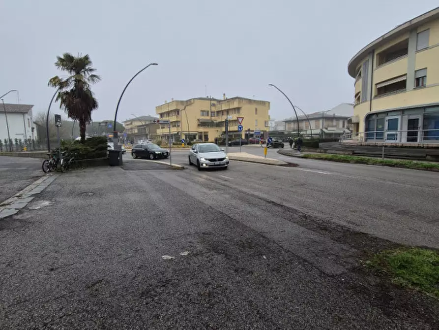 Immagine 15 di Negozio in affitto  in Via Scapacchiò  n. 44 a Selvazzano Dentro