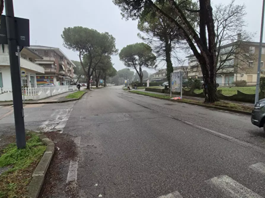 Immagine 16 di Negozio in affitto  in Via Scapacchiò  n. 44 a Selvazzano Dentro