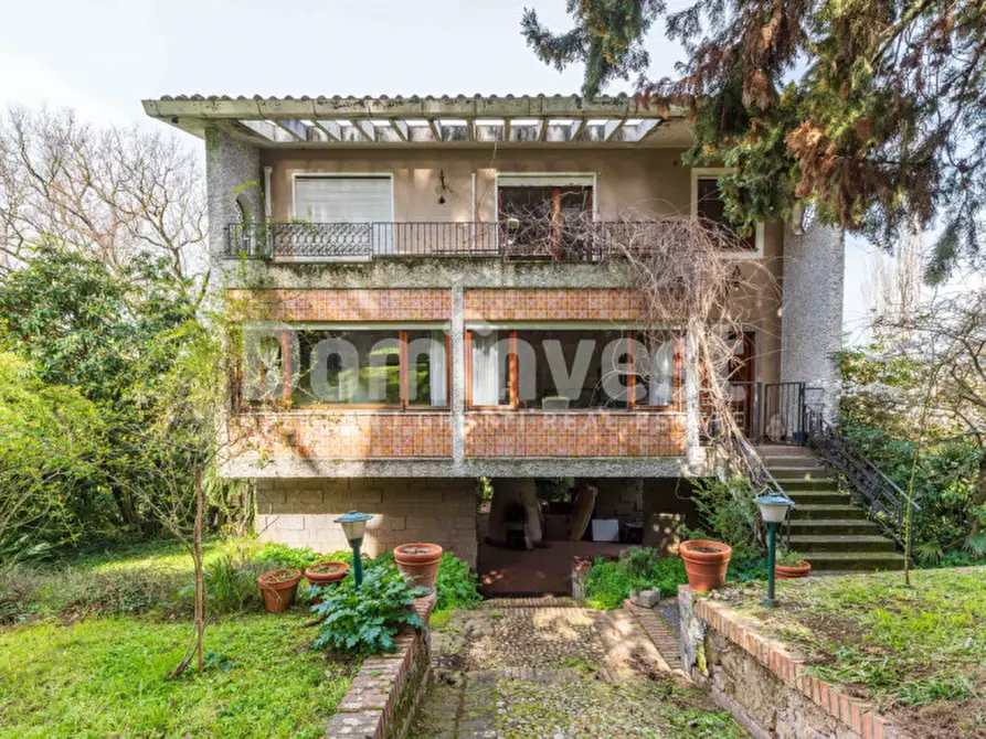 Immagine 1 di Villa in vendita  in VIA DELLA CAMILLUCCIA a Roma