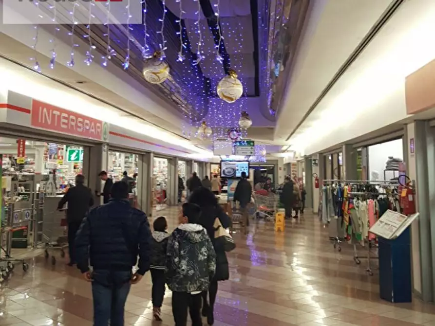 Immagine 1 di Negozio in vendita  in Via Lago Trasimeno a Schio