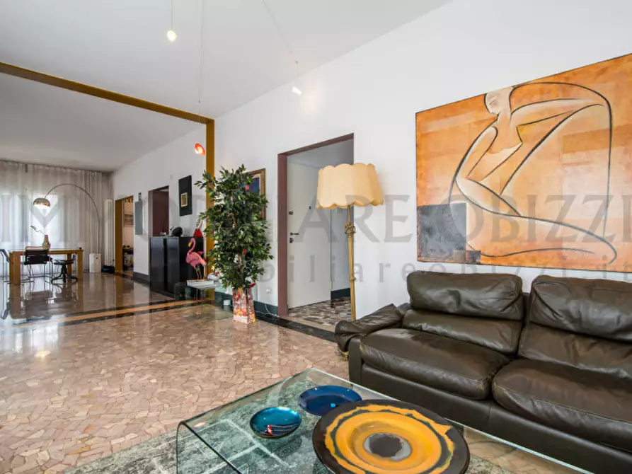 Immagine 1 di Appartamento in vendita  in via emo capodilista a Padova