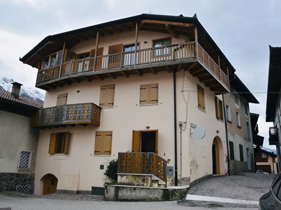 Immagine 1 di Casa indipendente in vendita  a Altopiano Della Vigolana