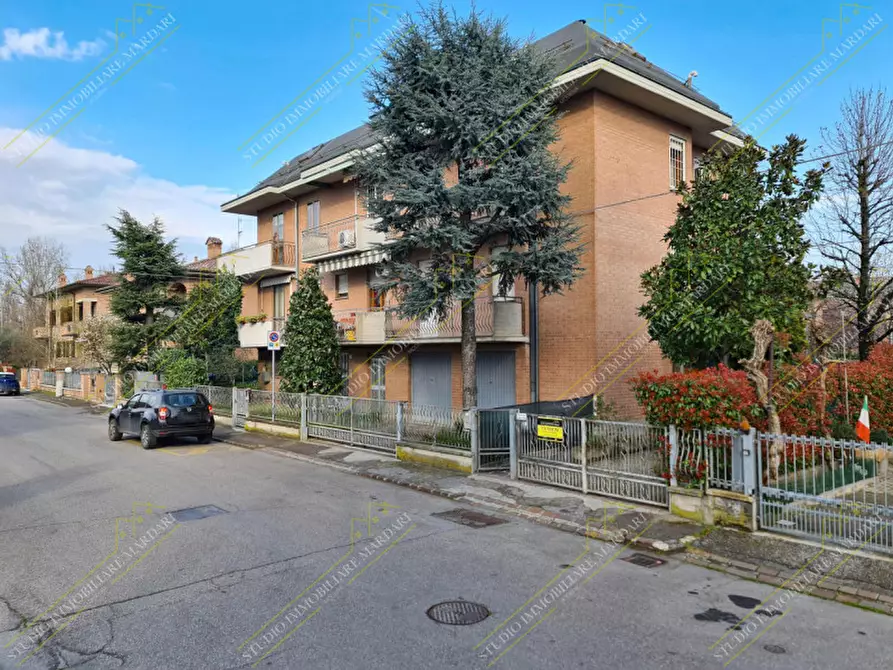 Immagine 1 di Villetta a schiera in vendita  in Via adriano banchieri a Modena