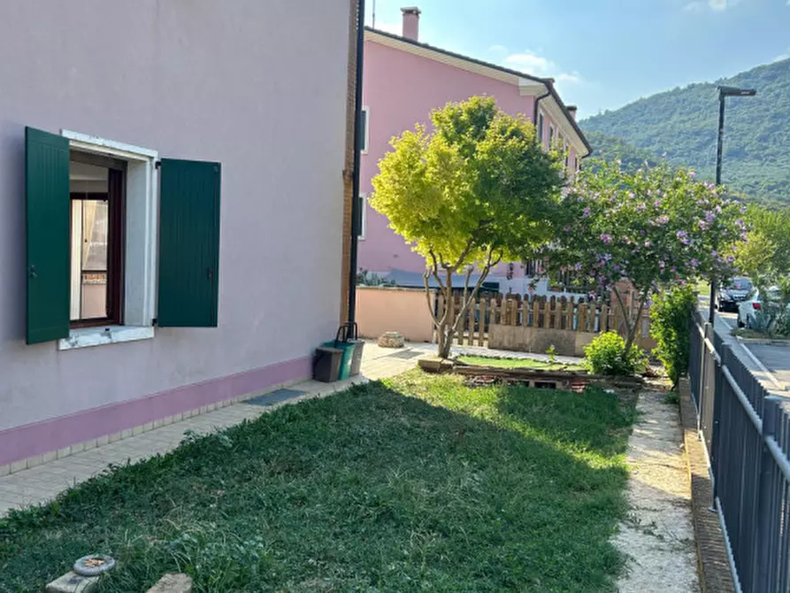 Immagine 22 di Casa trifamiliare in affitto  in via roma a Nanto
