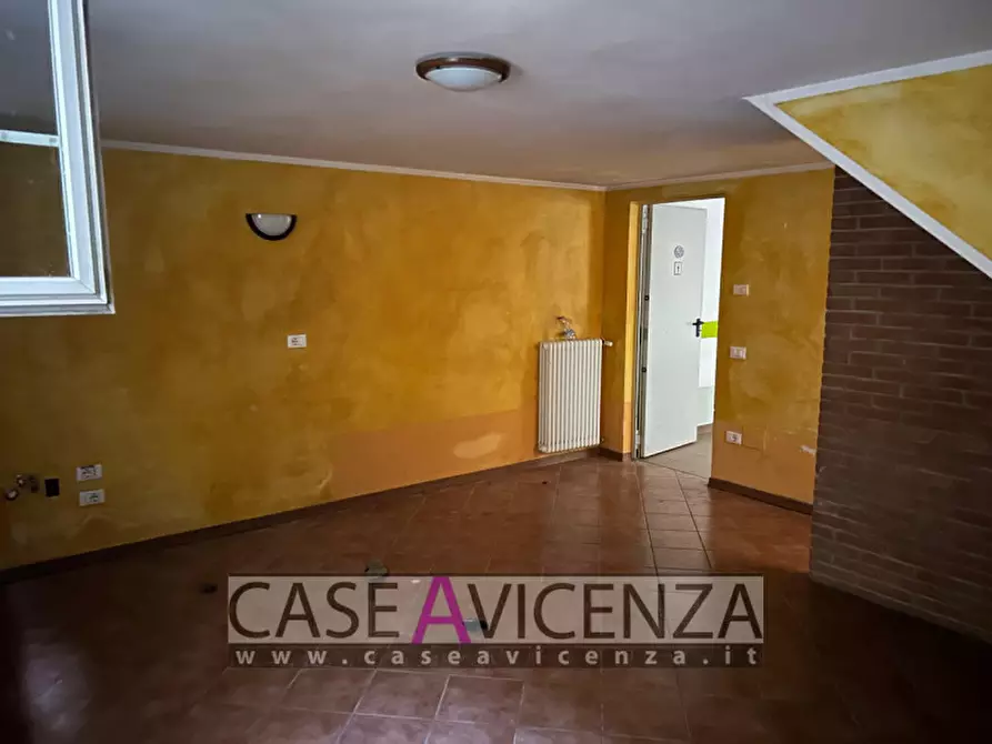 Immagine 37 di Casa trifamiliare in affitto  in via roma a Nanto