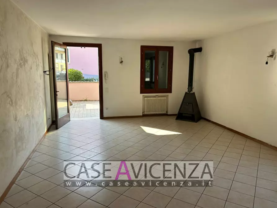 Immagine 44 di Casa trifamiliare in affitto  in via roma a Nanto
