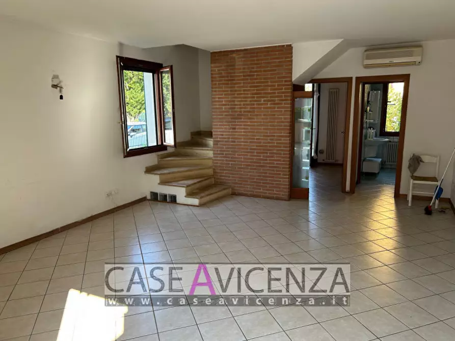 Immagine 46 di Casa trifamiliare in affitto  in via roma a Nanto