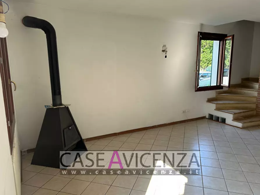 Immagine 47 di Casa trifamiliare in affitto  in via roma a Nanto