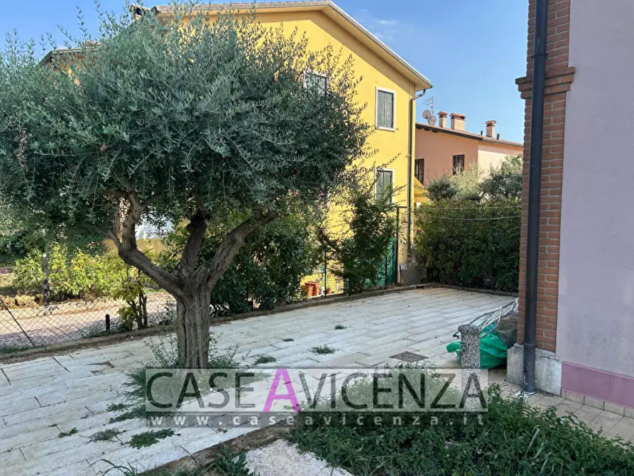 Immagine 54 di Casa trifamiliare in affitto  in via roma a Nanto
