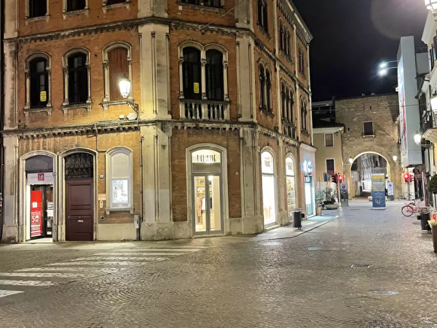 Immagine 1 di Negozio in affitto  in piazza dei signori a Padova