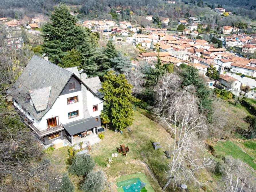 Immagine 1 di Villa in vendita  in via Gianni Vignola, 15 a Arona