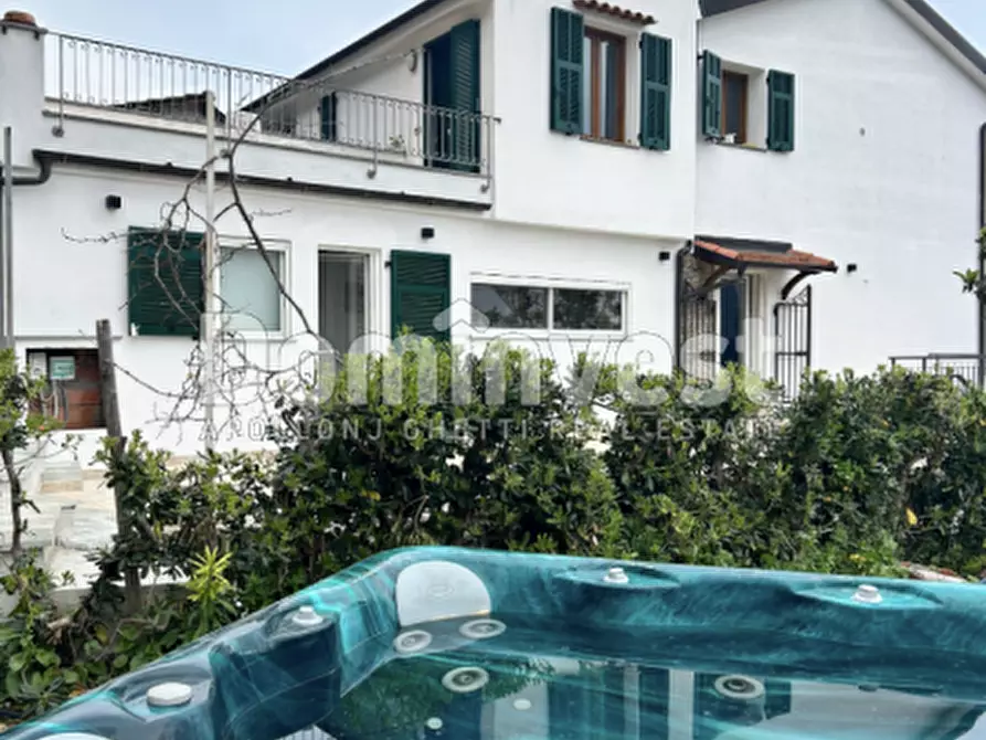Immagine 25 di Villa in affitto  in via alle ville a Ventimiglia