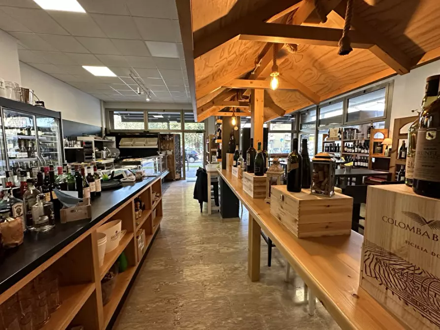 Immagine 3 di Attività commerciale in vendita  in Via Monteortone 23 a Abano Terme