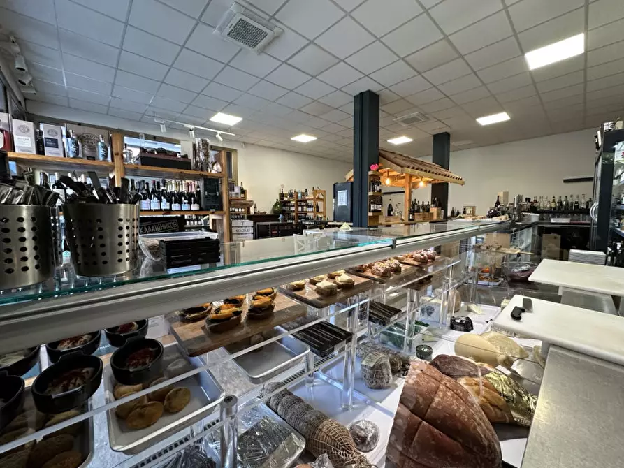 Immagine 13 di Attività commerciale in vendita  in Via Monteortone 23 a Abano Terme