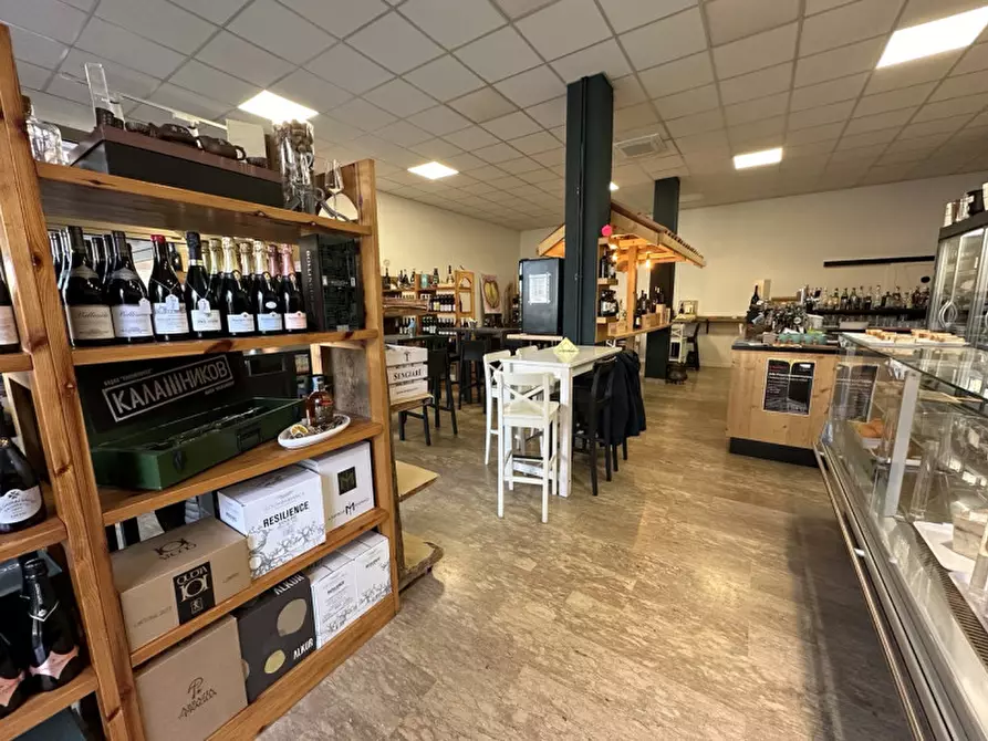 Immagine 15 di Attività commerciale in vendita  in Via Monteortone 23 a Abano Terme