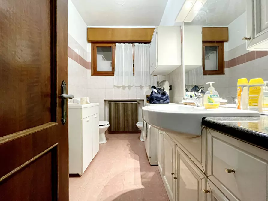 Immagine 16 di Negozio in vendita  in VIA ALTURA a Ospedaletto Euganeo